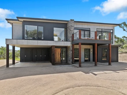 Aireys Inlet, Constructed by Pivot Homes, Joinery by Bespoke Timber Design, Material Partner: Timberzoo