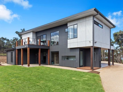 Aireys Inlet, Constructed by Pivot Homes, Joinery by Bespoke Timber Design, Material Partner: Timberzoo